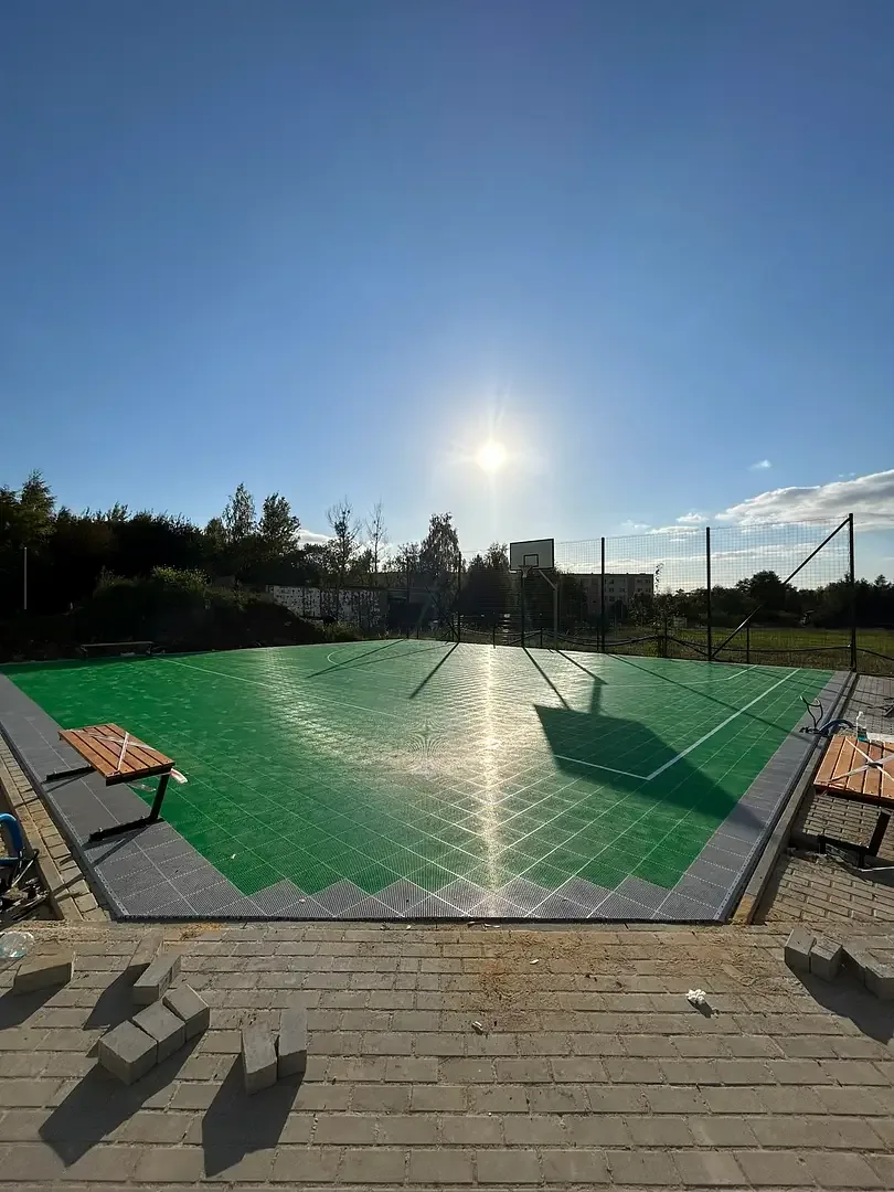 Green multi-sport court with NOCERO polypropylene tiles